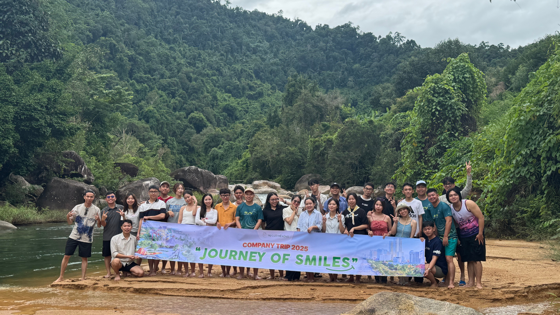 Company Trip Nụ Cười Mê Kông 2025 – Hoạt động ngoài trời bên suối trong hành trình The Journey of Smiles tại Nha Trang